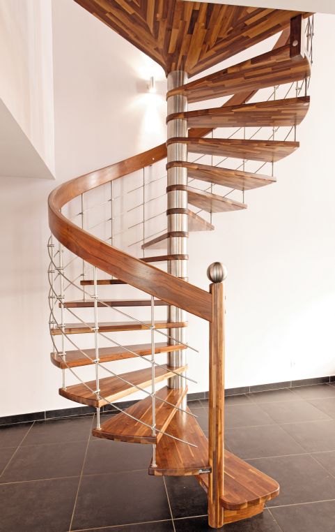 Escalier hélicoïdal en bois rampe à balustres en inox-Treppenmeister